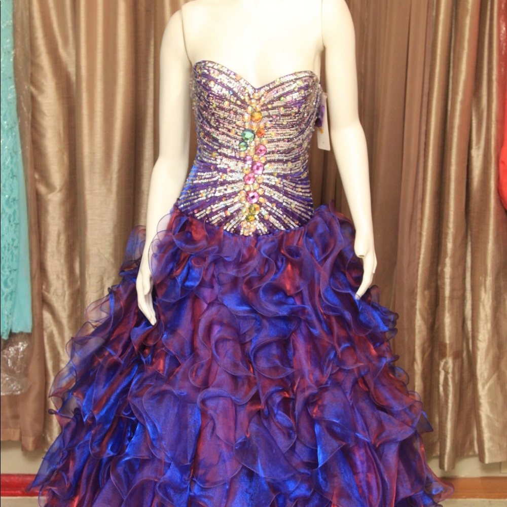 Dress - Picture 2 of 9